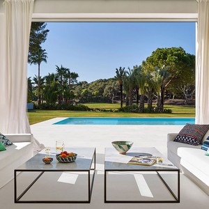 rosa-gres-porcelanico-coleccion-iconic-iconic-white-terraza-producto