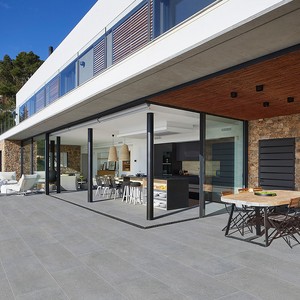 rosa-gres-porcelanico-coleccion-iconic-iconic-grey-terraza-producto